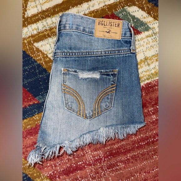 NWOT High Waisted Hollister Shorts - Picture 3 of 5